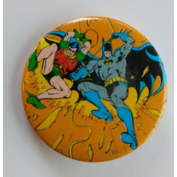 Batman & Robin Pinback Button Badge 1982 Original Licensed Official DC Comics - Picture 6 of 7